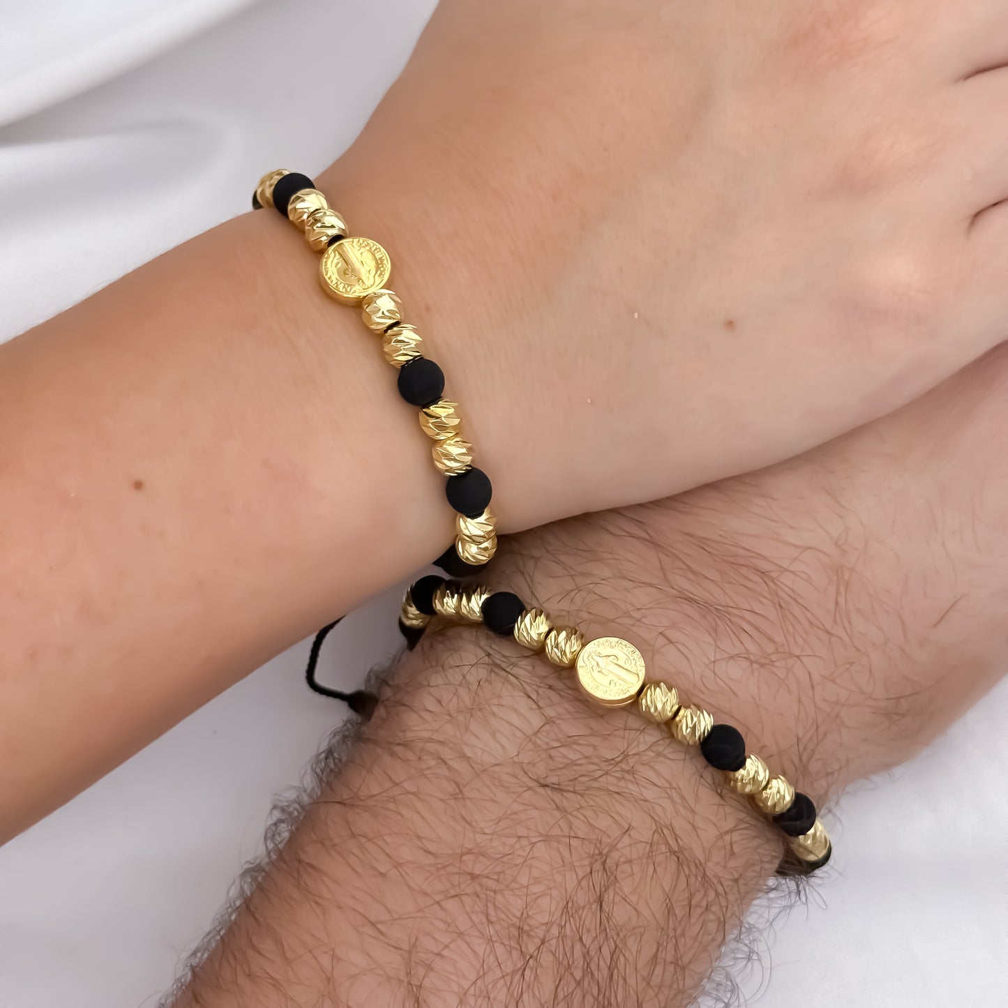 Juego de 2 Pulseras para Parejas San benito Proteccion en Balin italiano de 5mm de Grosor en Oro laminado 18k con garantia de por vida