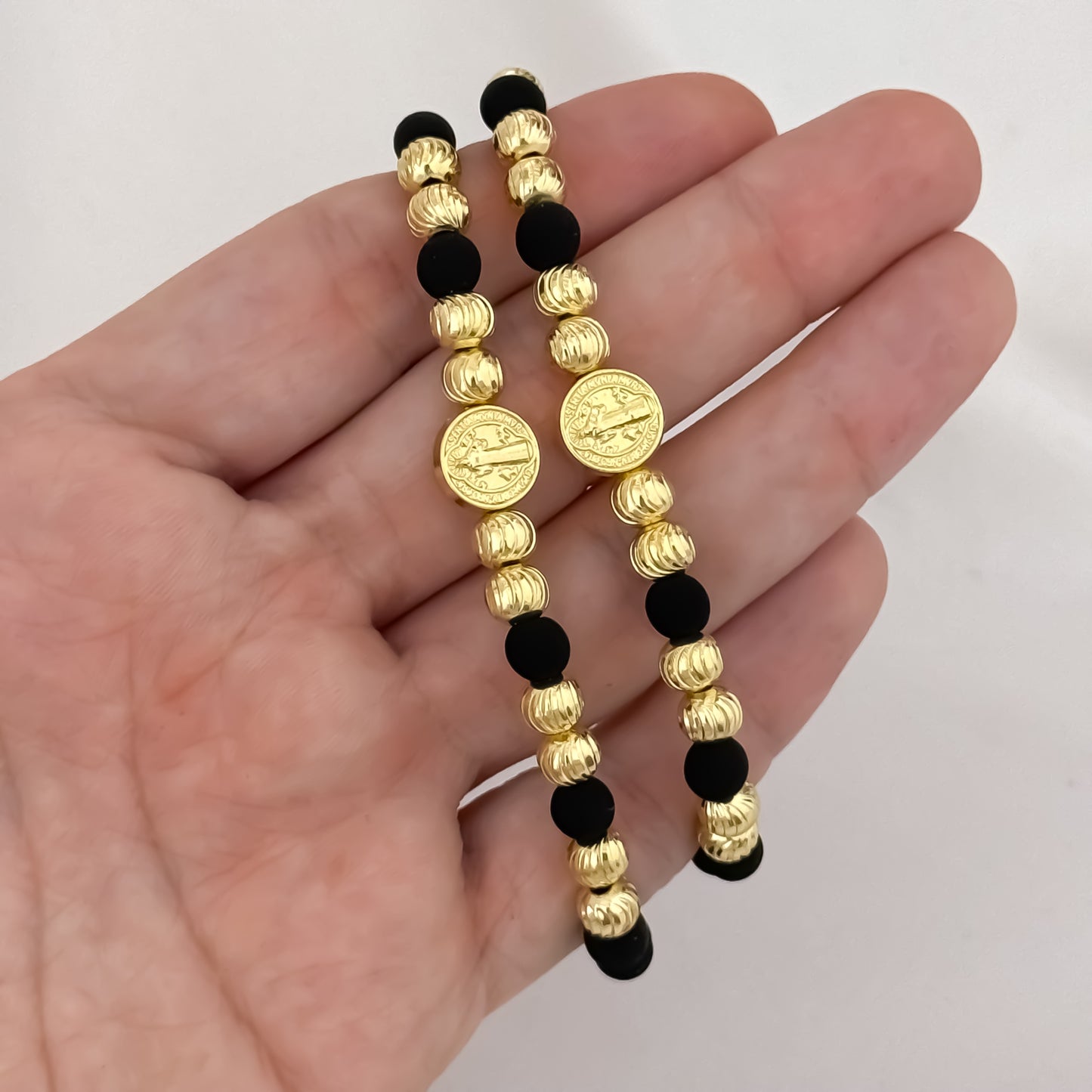Juego de 2 Pulseras para Parejas San benito Protección en Balin italiano de 5mm de Grosor en Oro laminado 18k con Garantía de por vida