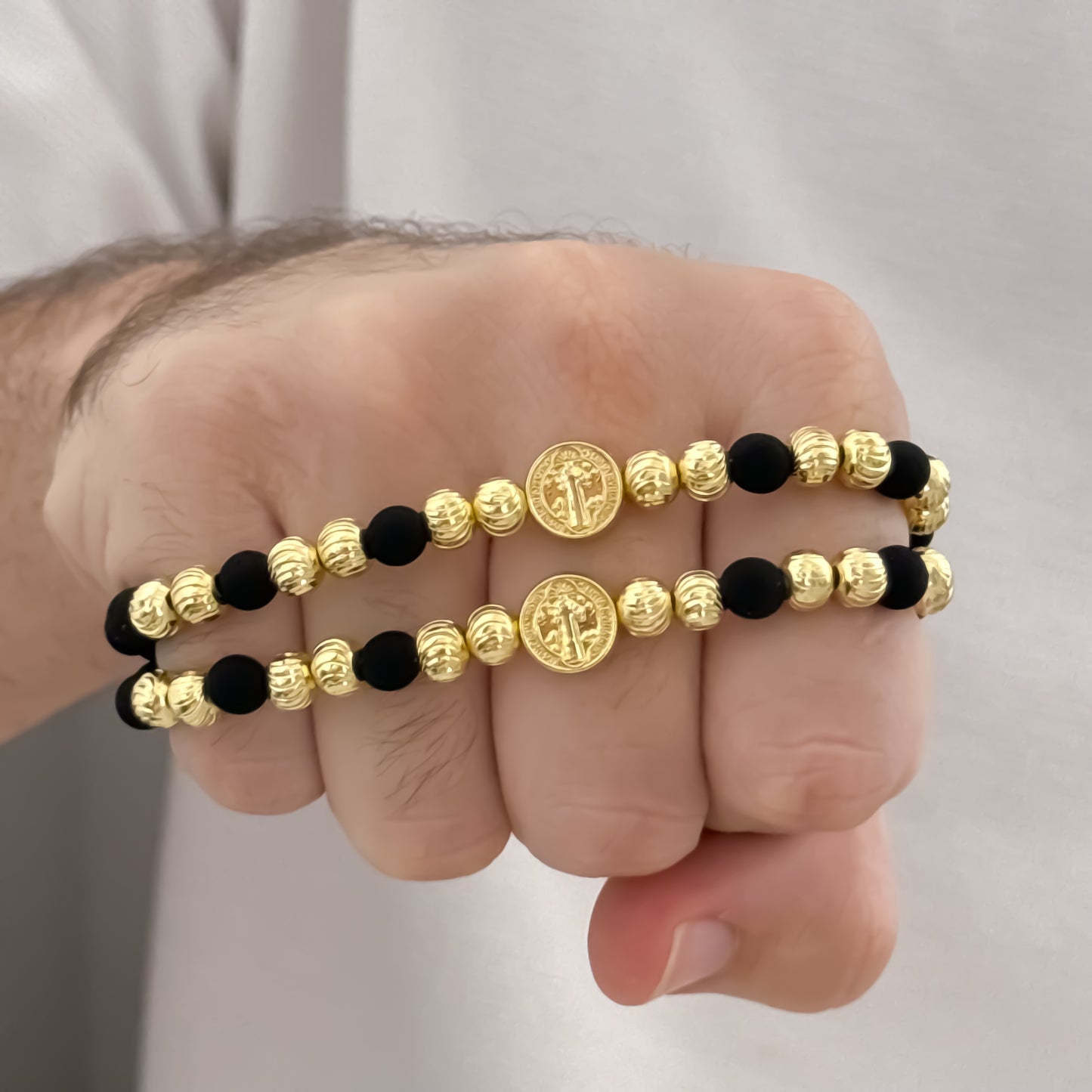 Juego de 2 Pulseras para Parejas San benito Protección en Balin italiano de 5mm de Grosor en Oro laminado 18k con Garantía de por vida