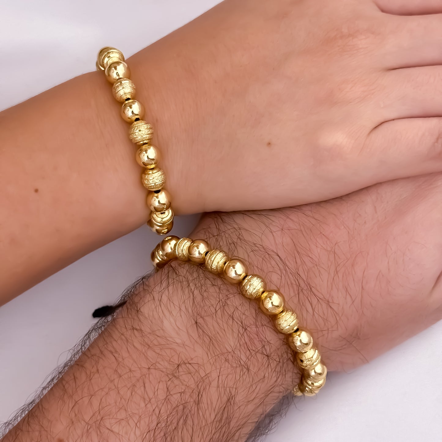 Pulseras para Parejas en Balina Diamantado y Liso Numero 8mm en Oro Laminado 18k con Garantía de por vida mismo color de Oro 18k