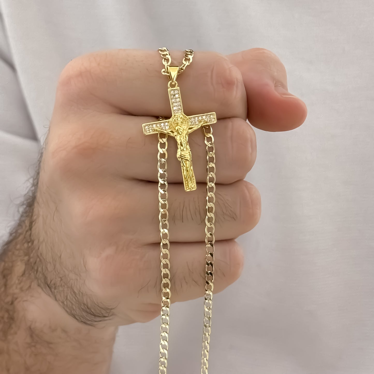 Cadena Tejido Cubana de Hombre 60CM de 3MM de Grosor Mediano + Cruz San Benito Protección en Oro Laminado 18k con Garantía de por vida en mismo color de Oro de 18k