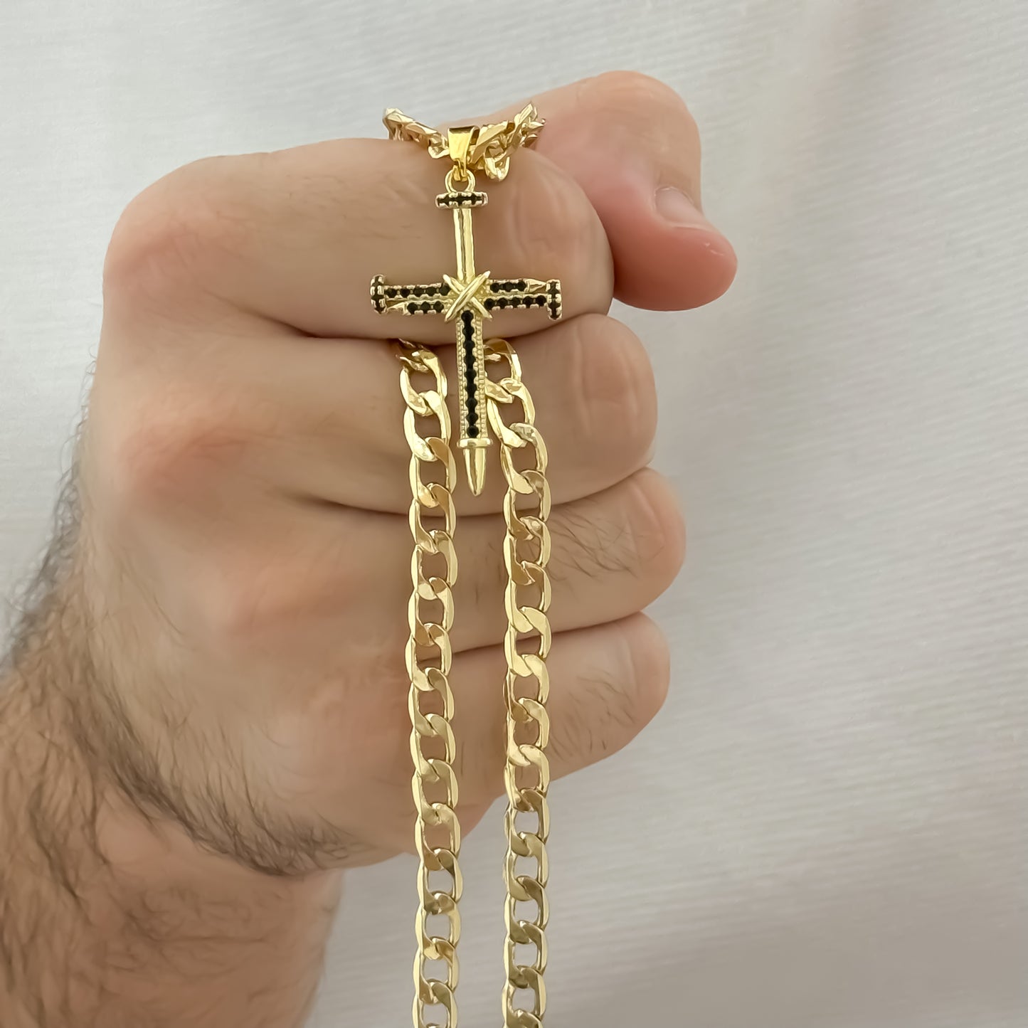 Cadena Cubana de hombre Gruesa de 60cm + Dije de Cruz Clavo con Micro Circones Negro en Oro Laminado 18k con Garantia de por vida