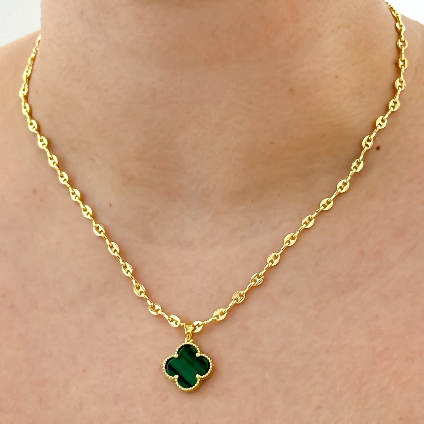 Cadena Tejido Gucci Delgada de 3mm de Grosor + Dije Trebol verde de Buena Suerte en Oro laminado 18k con Garantia
