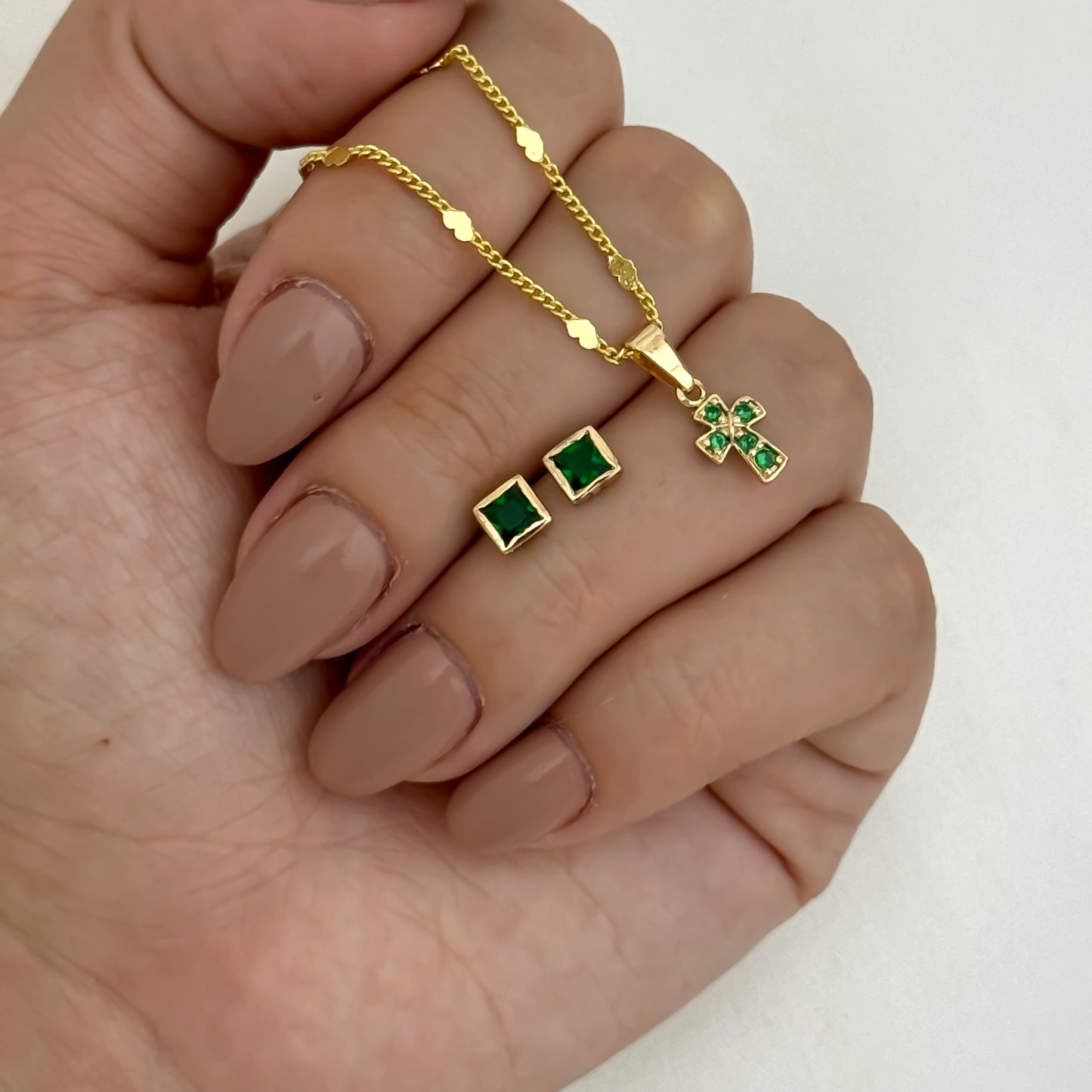 Juego de Cadena  Cubana para Dama Tejido Corazon + Cruz Verde Esmeralda + Topo Corazon Verde Esmeralda en Oro Laminado 18k con Garantia de por vida