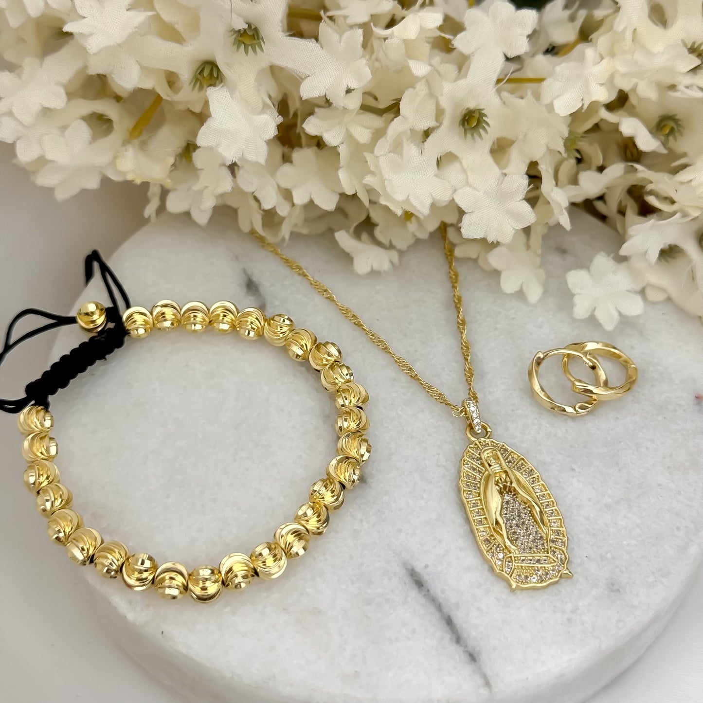 Conjunto para Dama Cadena Tejido Singapur  + Virgen Guadalupe + Candongas Circones Cristales + Pulseras Balin Italiano 6mm en Baño de Oro Laminado 24k con Garantia de por vida